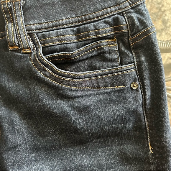 Democracy Women’s Six Pocket Skinny Jeans - Picture 4 of 6